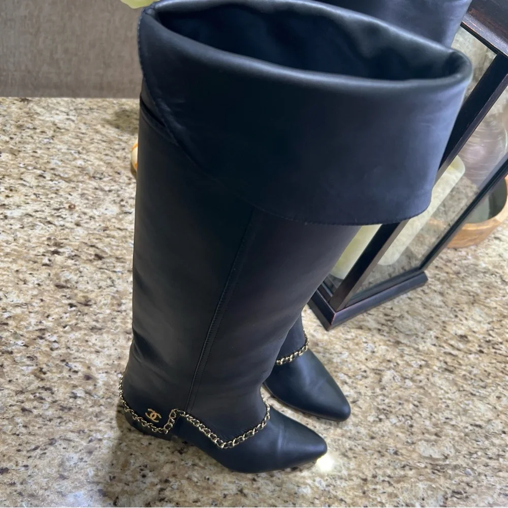 CHANEL Calfskin Knee High Chain Detail Black CC Interlocking Leather Boots 39.5